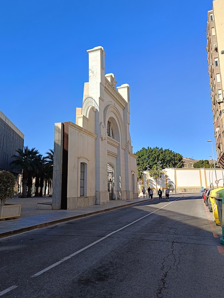 Portada de acceso al antiguo Cuartel de Instruccion de Marineria