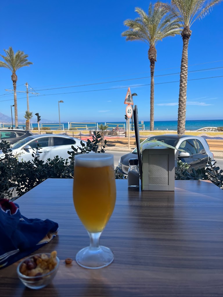 CAFE&MAR — Comida y bebida