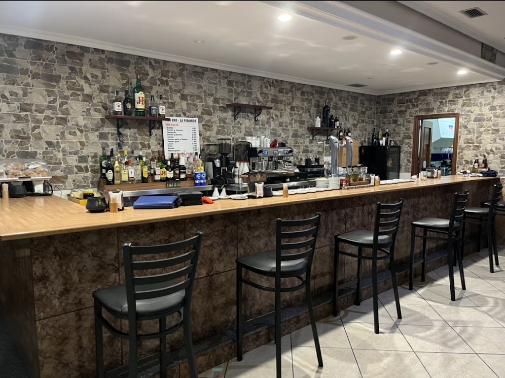 Cafe - Bar LA PIRAMIDE — Ambiente