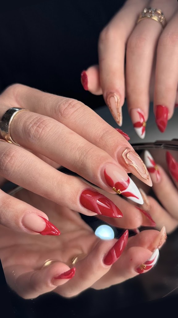 MUJER NAILS & BEAUTY