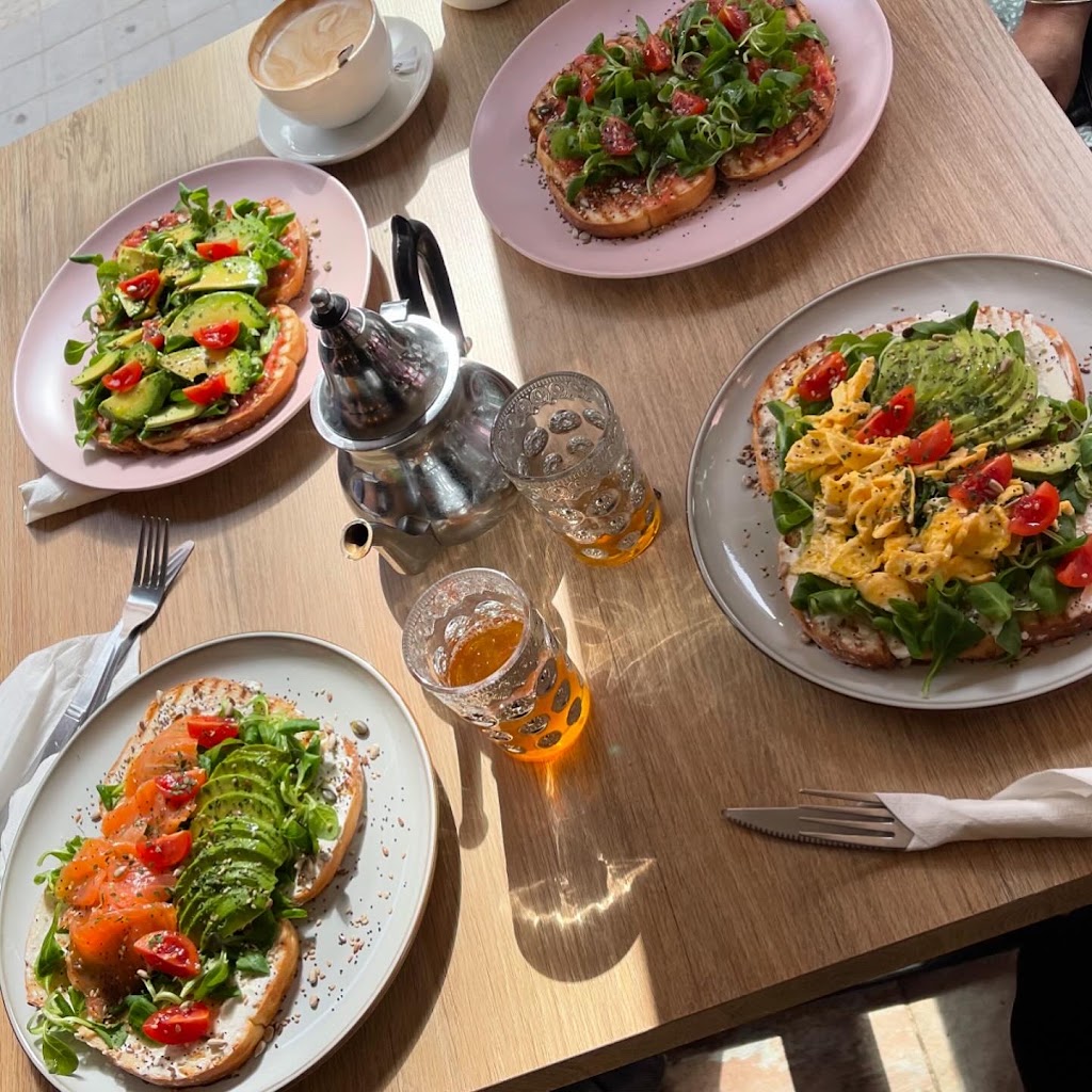 SAVAGE COFFE BAR — Comida y bebida