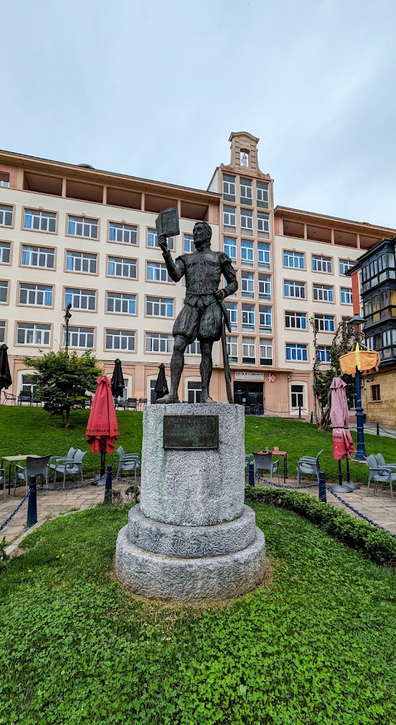 Estatua de Lope Garcia de Salazar