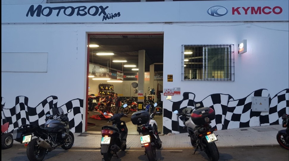 Motobox Mijas. Taller de Motos. Alquiler de Scooters y Motocicletas. Venta de motos nuevas y de ocasion. Taller de Motos BMW