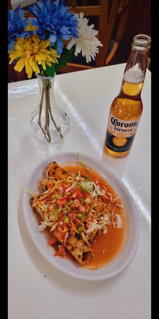 Tu Esencia Bar — Comida y bebida
