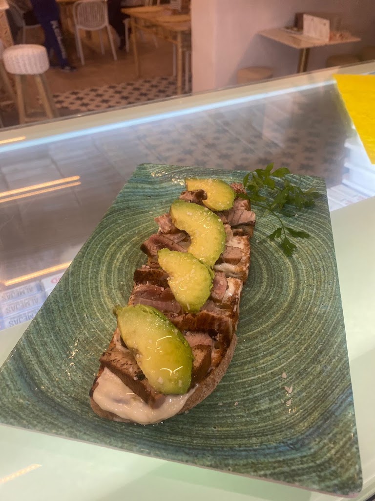 La Caleta Restaurante — Comida y bebida
