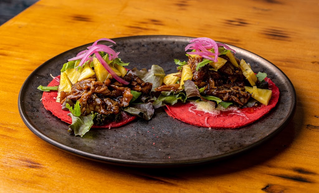 CAPYBARA GASTRO BAR — Comida y bebida