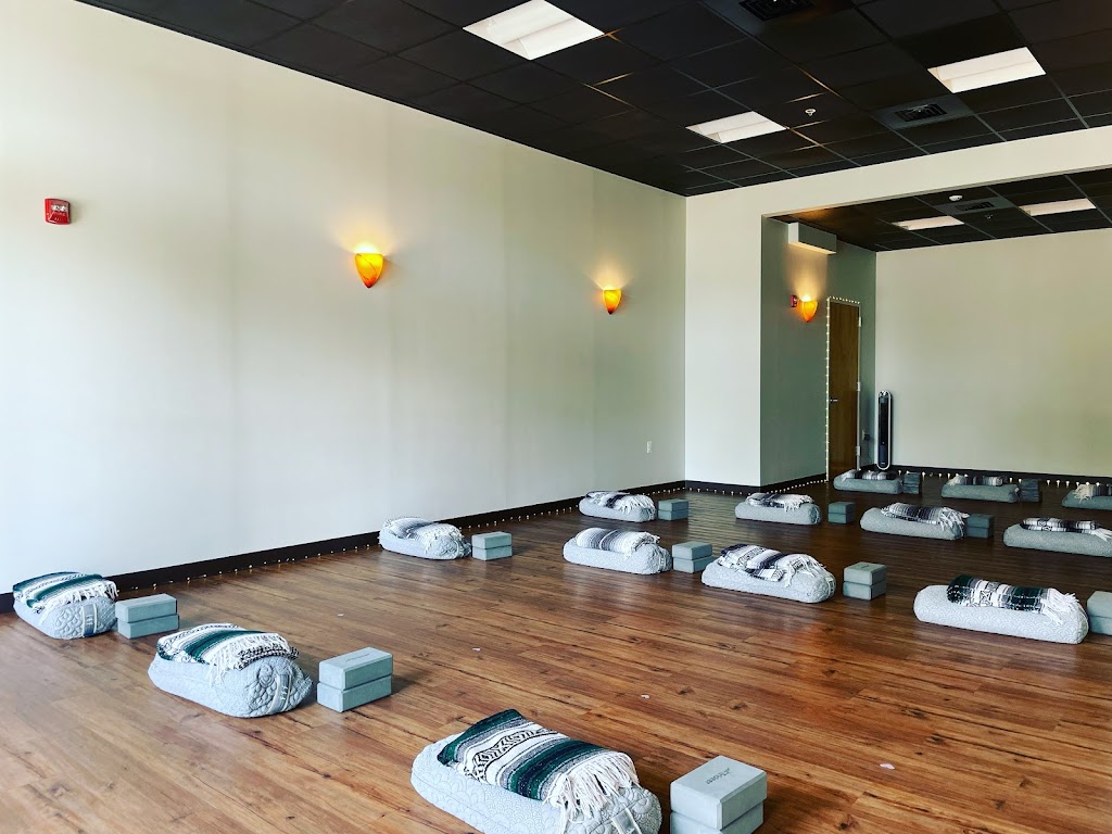  Easy Day Yoga & Meditation