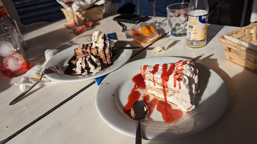 Cafeteria El Punto — Comida y bebida