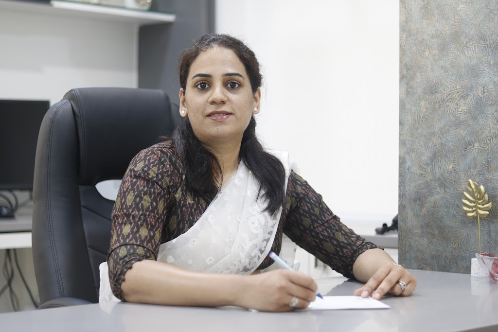 Dr Anuprita Gandhi Bhatt Eye Specialist In Hinjewadi Pune Best Ophthalmologist In Wakad Cataract Lasik Surgeon Pune