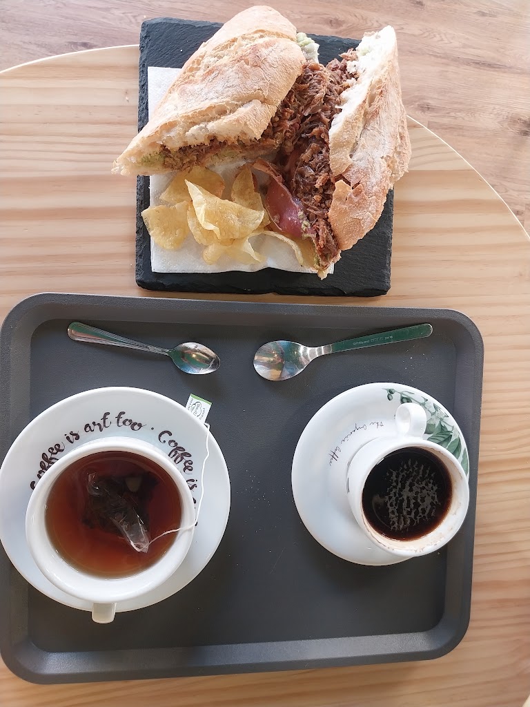 Que Mes Cafeteria Burjassot — Cafe