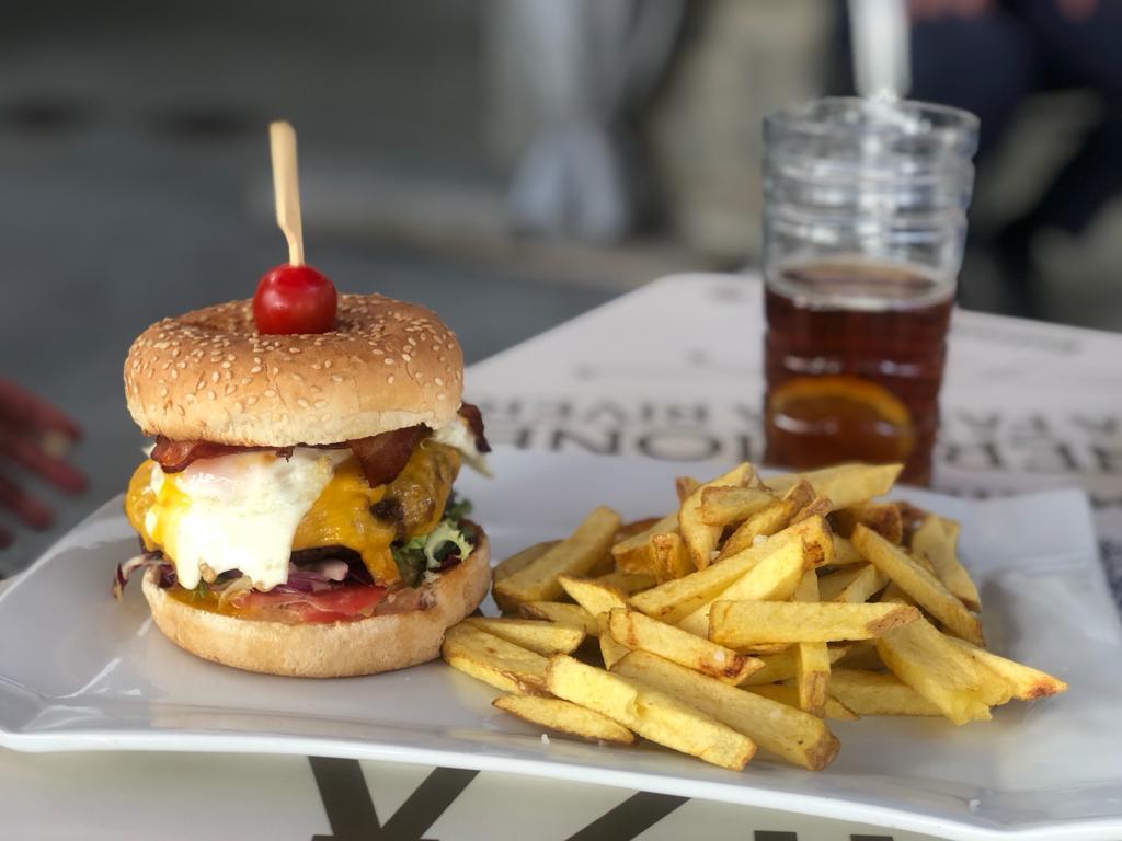 Agora — Comida y bebida
