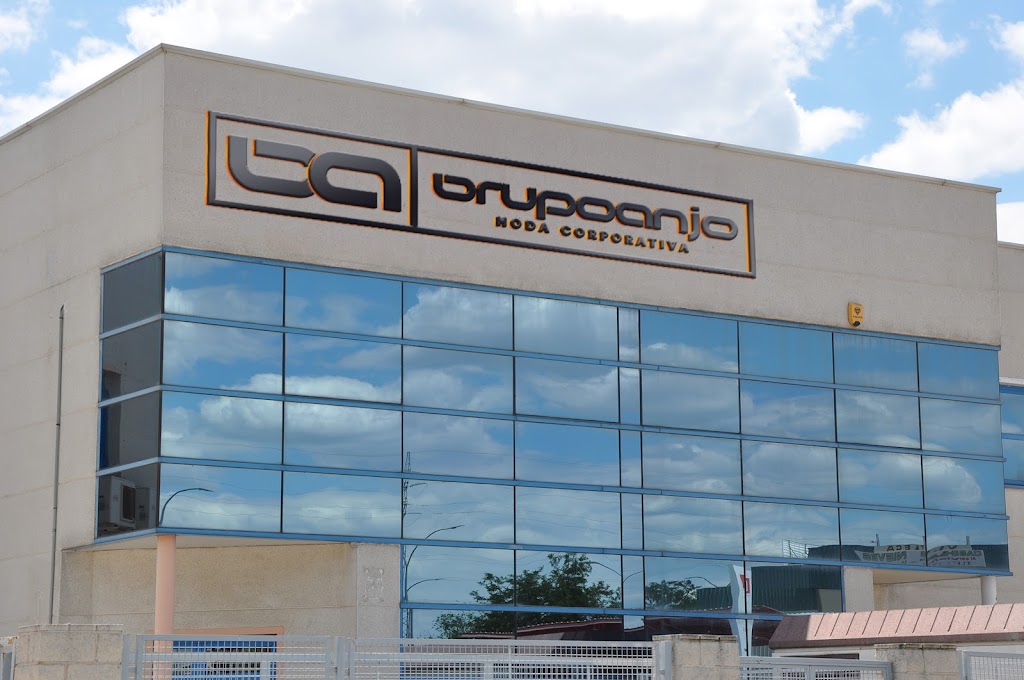 Vestuario laboral Madrid | Grupo Anjo, Uniformes personalizados | Somos fabricantes