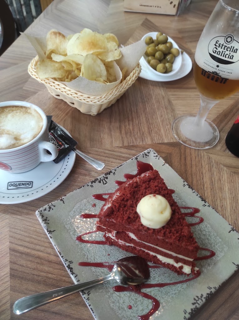 Bar Cafeteria Sanmar — Comida y bebida
