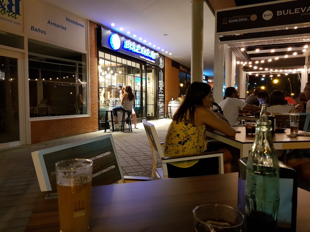 Bulevar 45 Gastro Bar — Ambiente