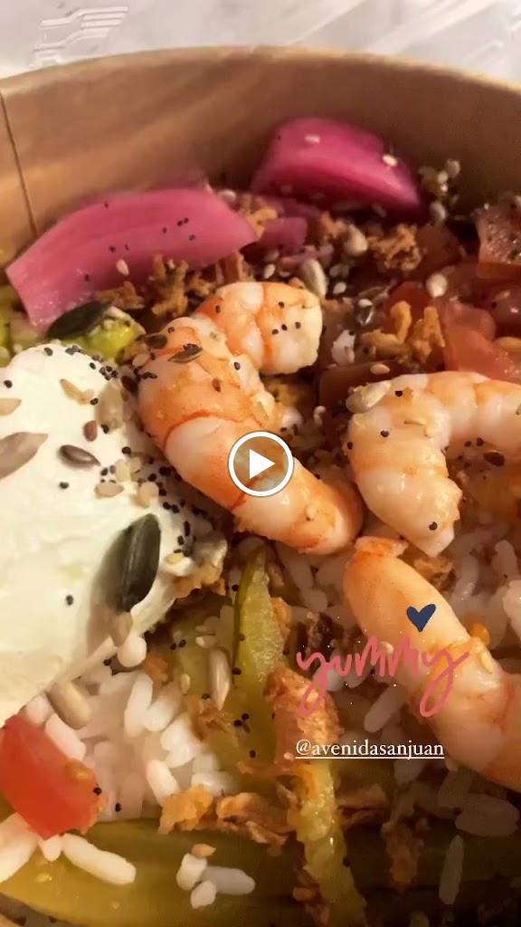 Bar Avenida — Comida y bebida