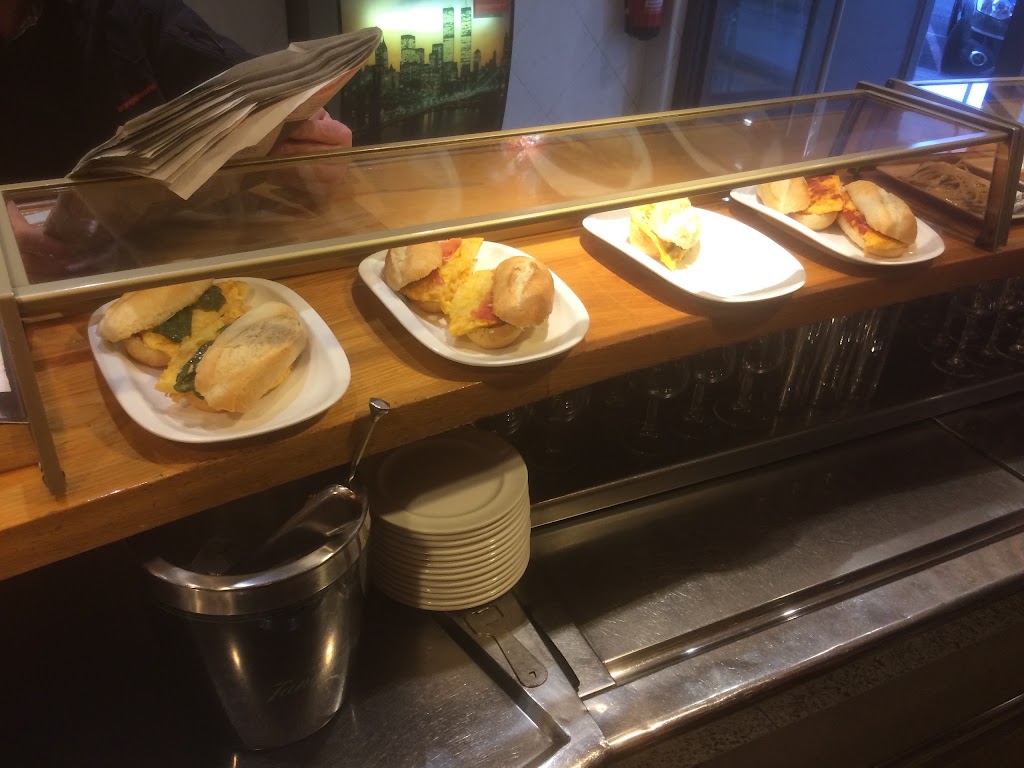 Bar Zikos — Comida y bebida