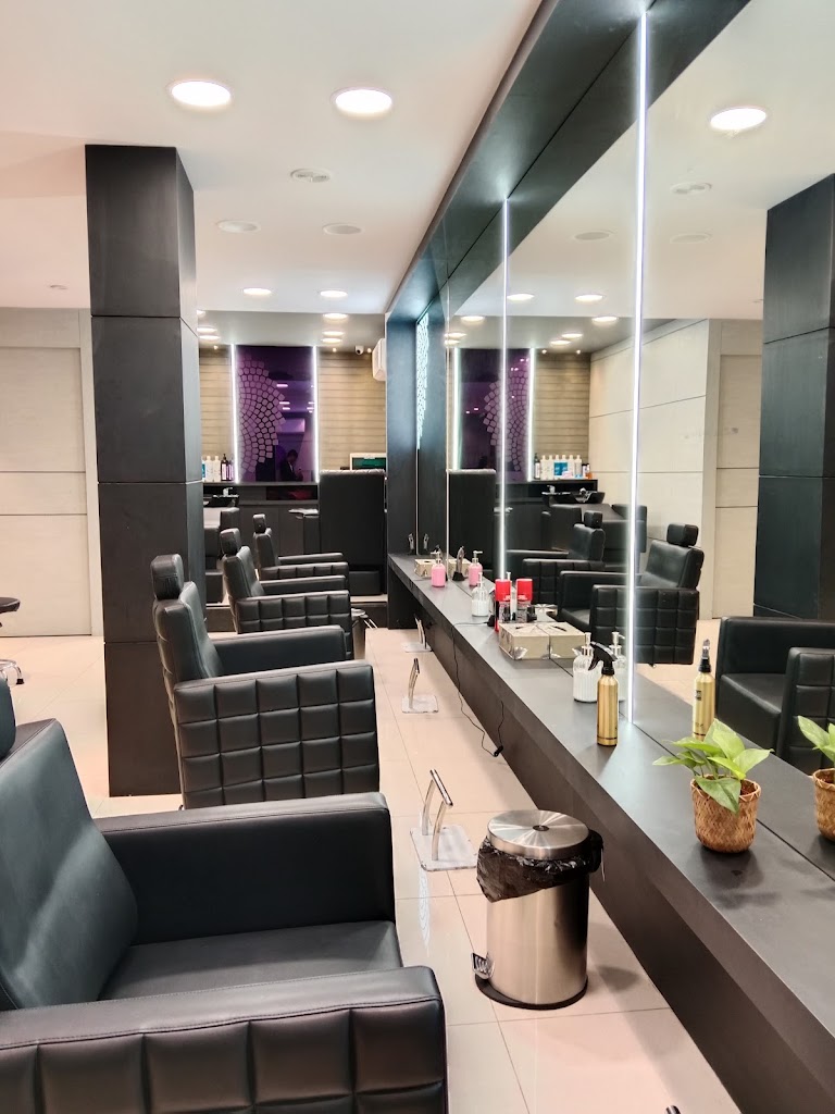 Naturals Salon