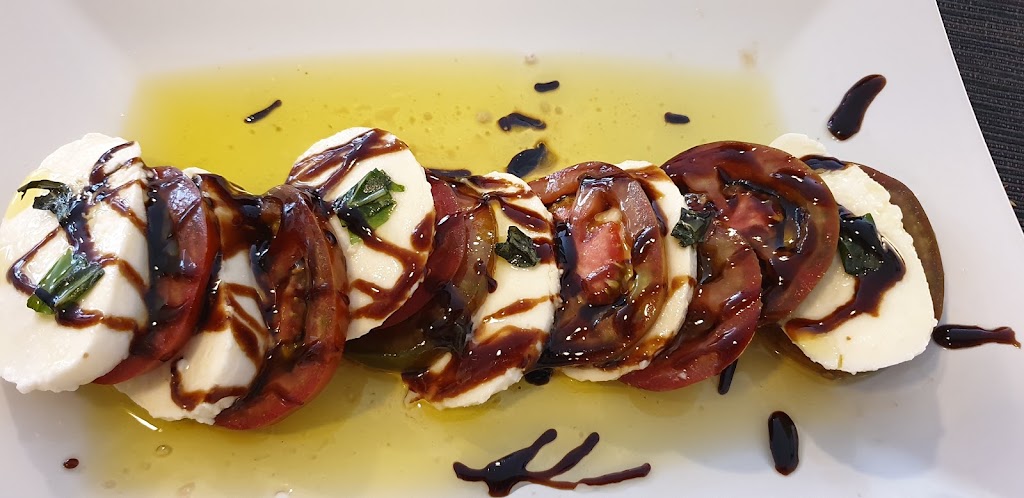 Bodega Restaurante Antonio — Comida y bebida