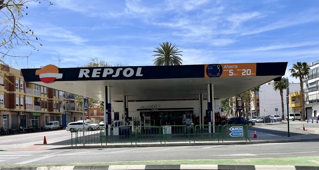 Estacion de Servicio Repsol — Exterior