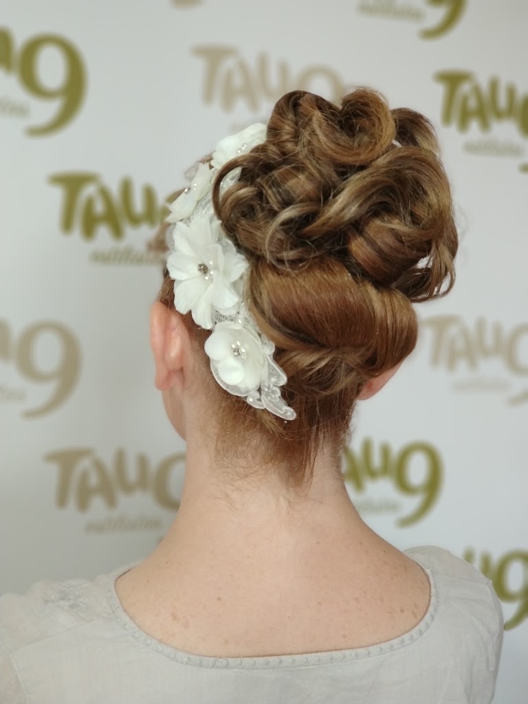Tau9 estilistas Peluqueria Unisex — Peinado