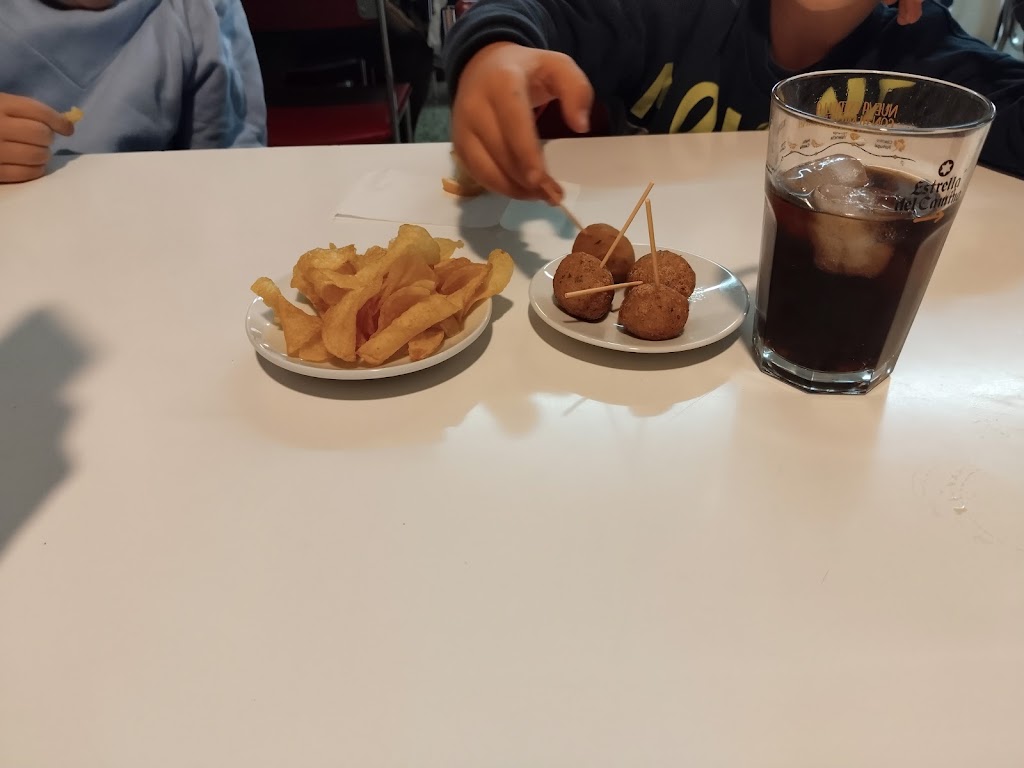 Bar Alaska — Comida y bebida