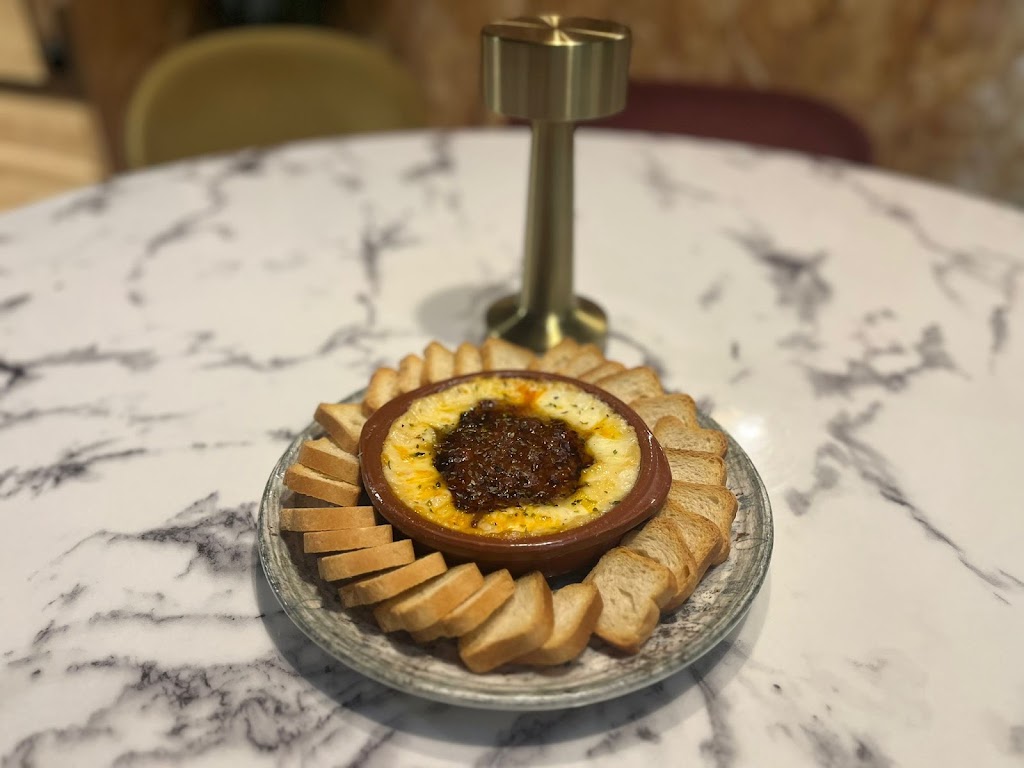 Maraca Tapas y Copas — Comida y bebida