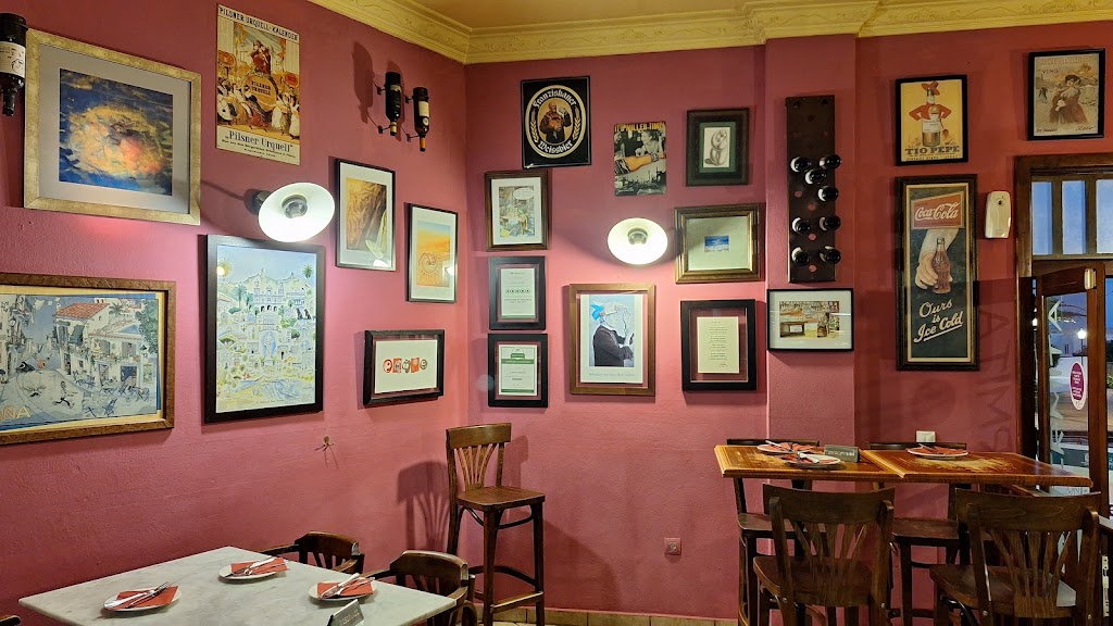 La Ermita Tapas Bar — Ambiente