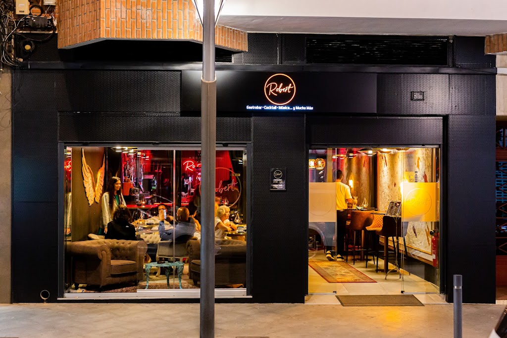 Robert - Cocktail & Bar