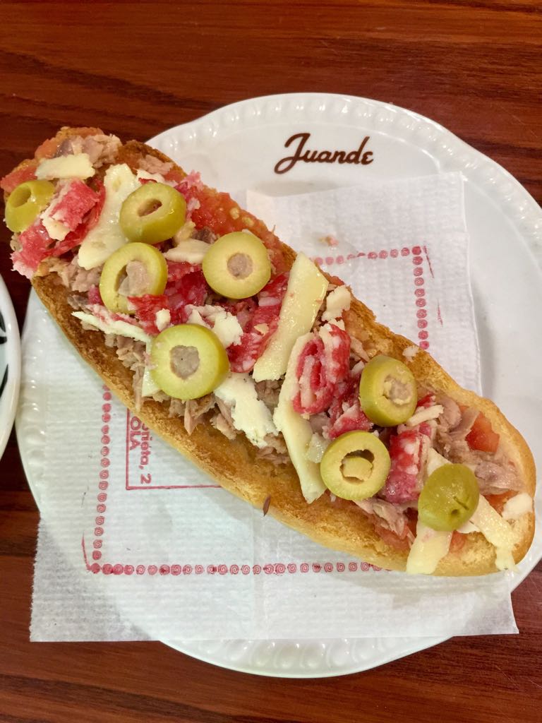 Cafeteria Juande — Comida y bebida
