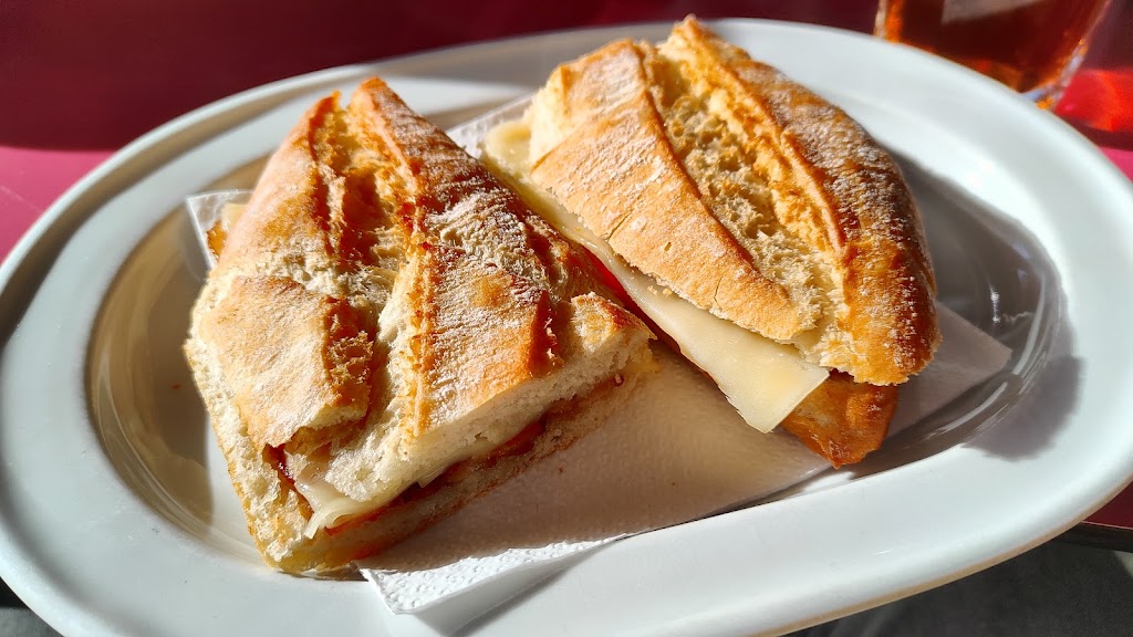 L'ultim bar — Comida y bebida