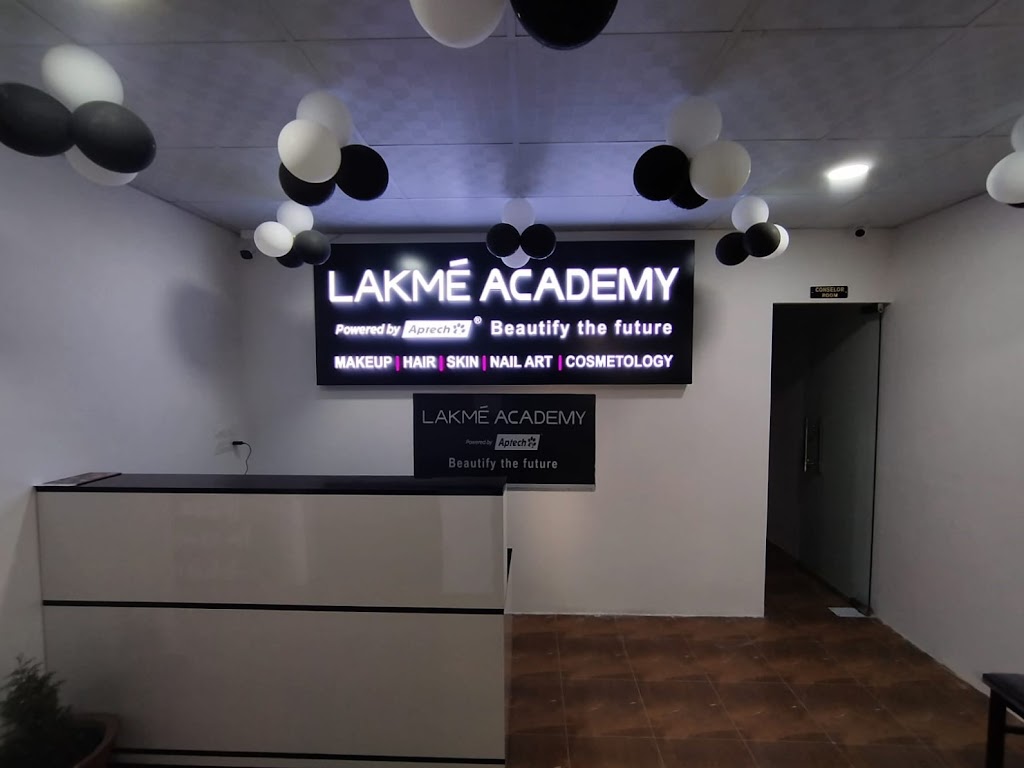 Lakme Academy Powered By Aptech Jagraon Makeup Training Institute Beautician Course Makeup Academy