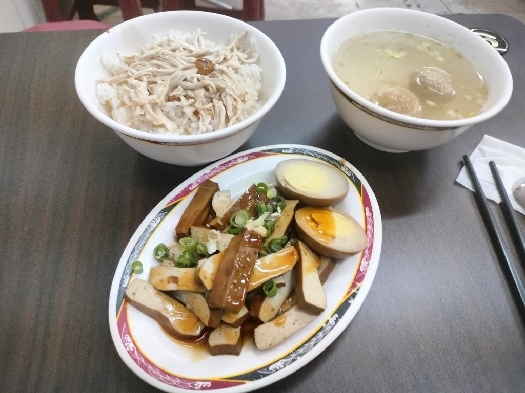 阿菱古早味蝦仁羹雞肉飯炒米粉 的照片