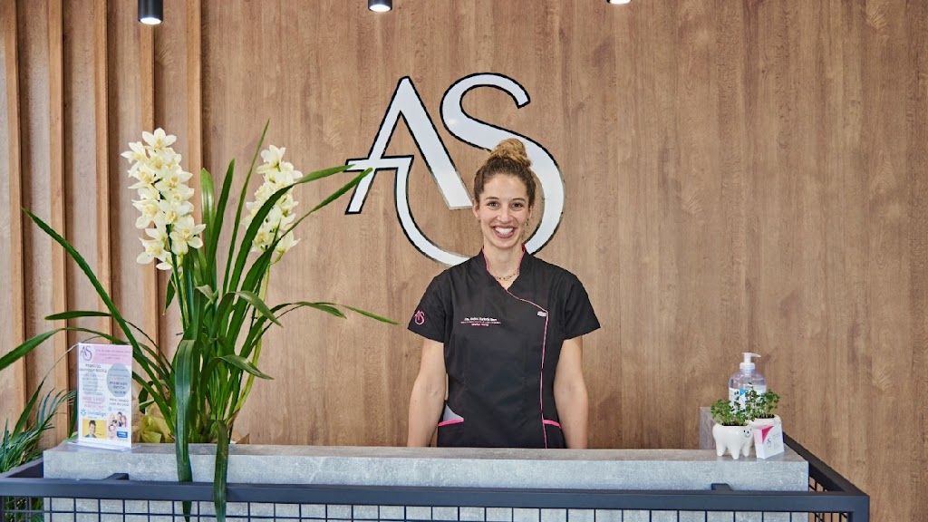 Ortodoncia Invisible y Medicina Estetica. Dra. Santonja