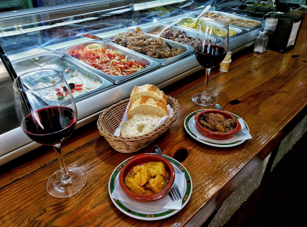 Antonio Meson Restaurante — Comida y bebida