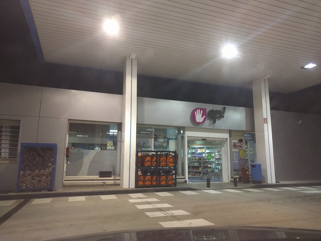 Estacion de Servicio Petrocat - Repsol — Exterior