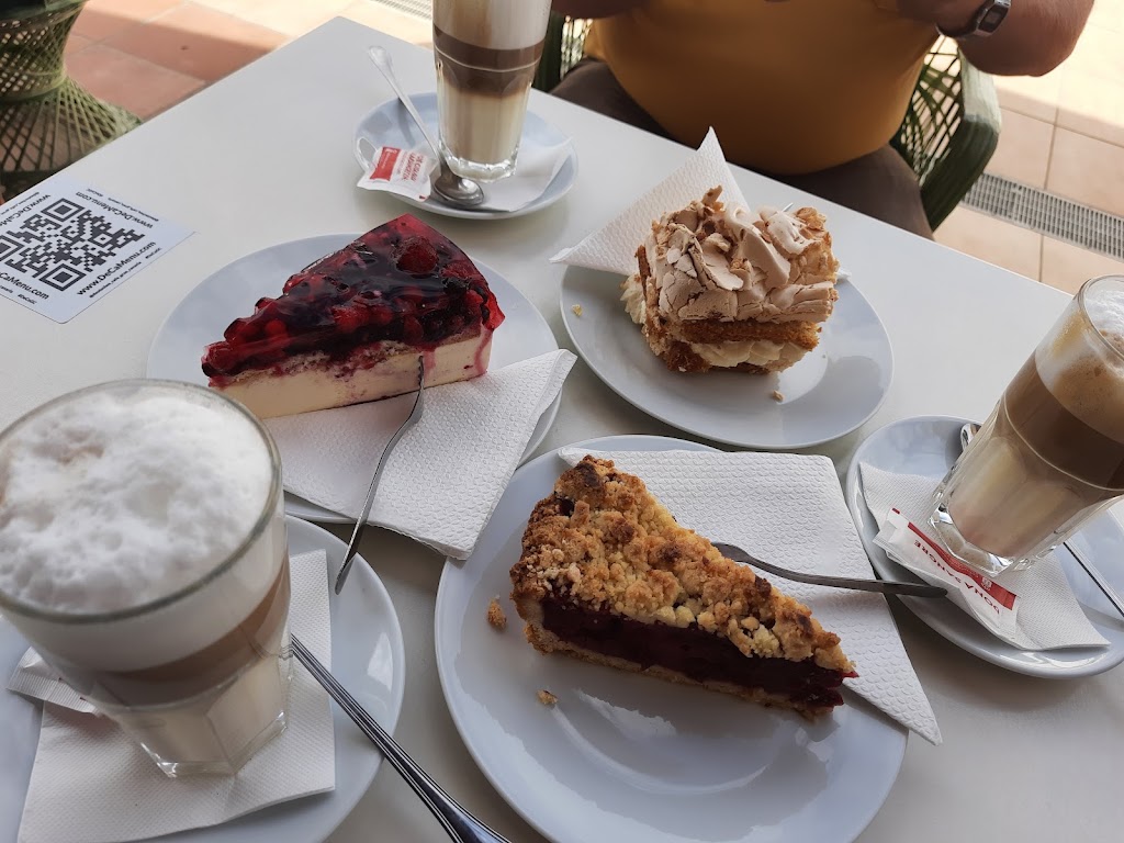 Deutsche Cafe Bar — Comida y bebida