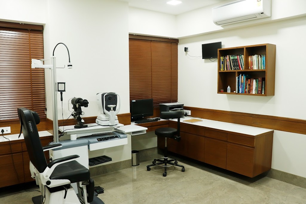 Dr Tushar Bhatt Refractive Surgeon Cataract Surgery Lasik Eye Surgeon Keratoconus Eye In Satellite Ahmedabad