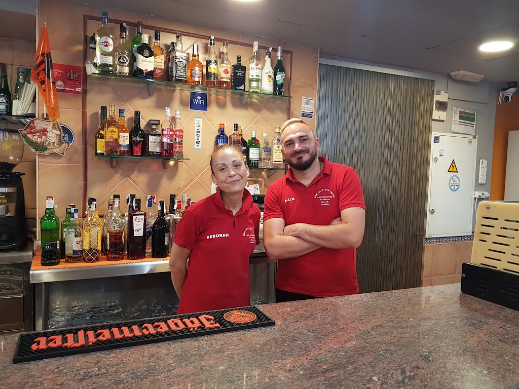 Cafe-Bar LOS HERMANOS. — Ambiente