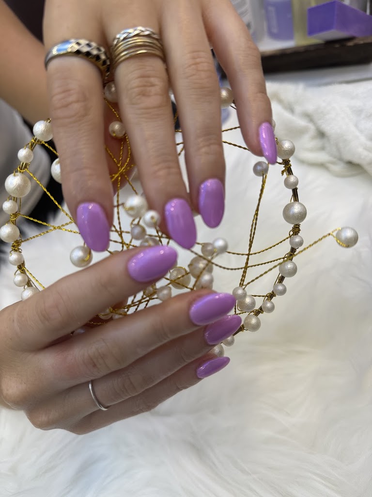 Glowing Nails n Spa (96st) Main Image