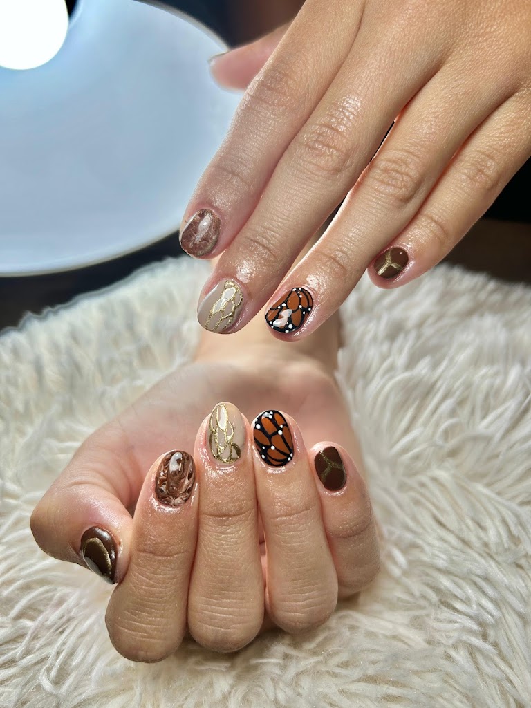 Giny Nails By Esther Catalina