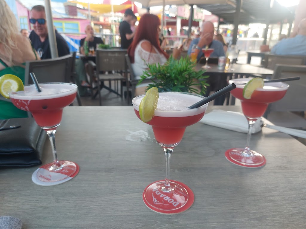The Attic Rooftop Bar — Comida y bebida