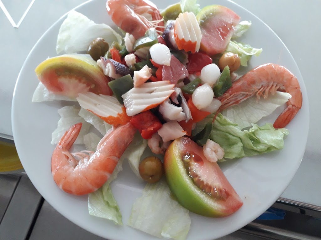 Bar ca la mari hola el cala mari sa trasladat amb restaurant can masonet cornella de terri caretera pujals nr 2 — Comida y bebida