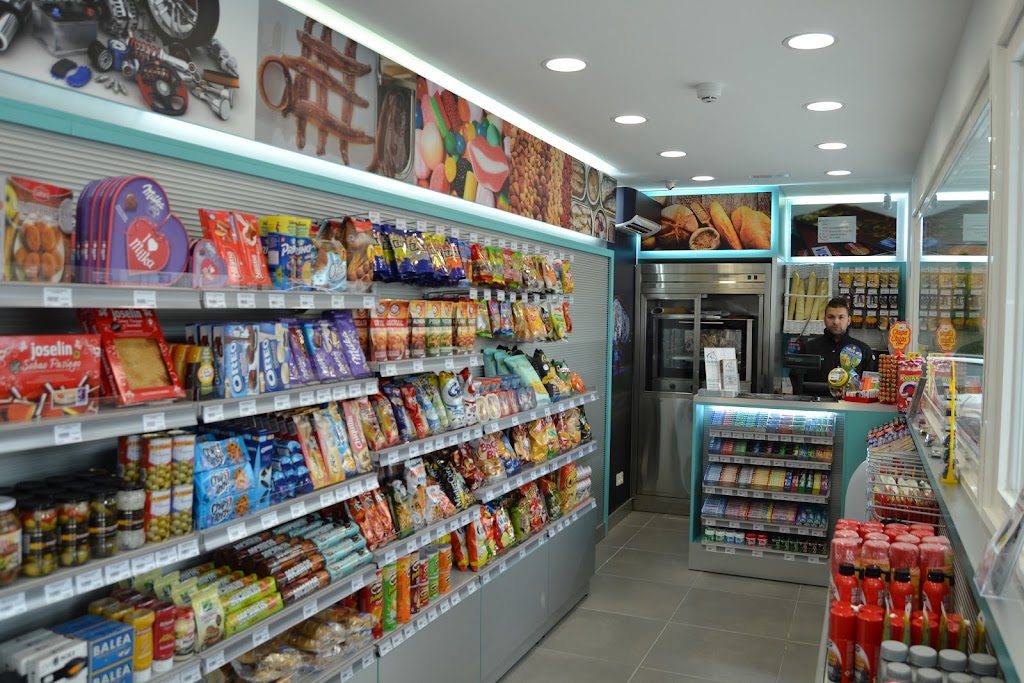 Estacion de Servicio Cobo Guarnizo — Interior