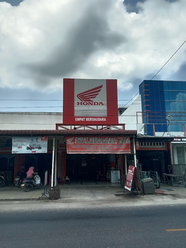 Empat Bersaudara