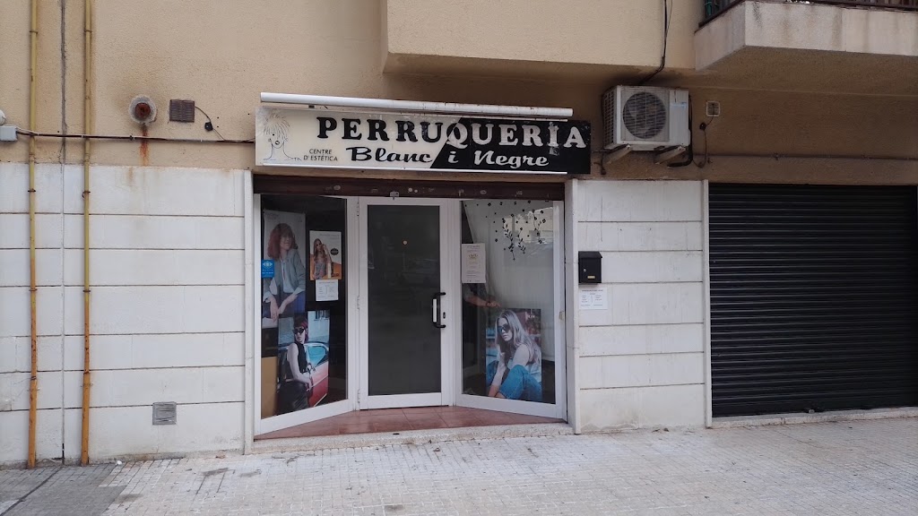 Peluqueria Blanc i Negre — Exterior