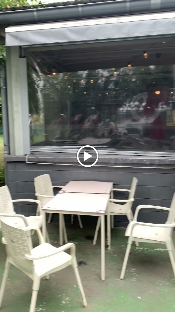 Cervecera Mustang Cafe — Ambiente