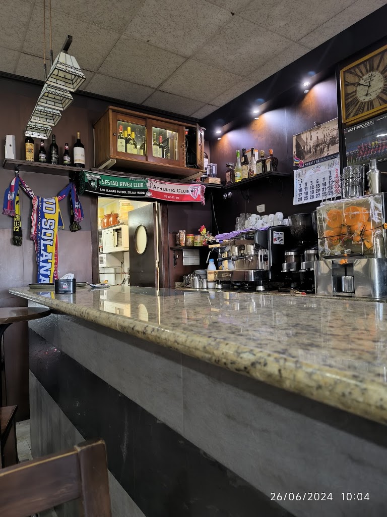 Cafe- Bar Giron — Ambiente