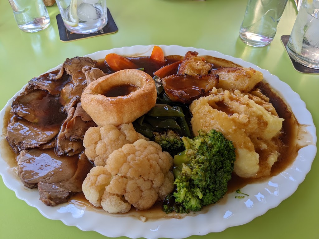 Restaurante Oasis — Comida y bebida