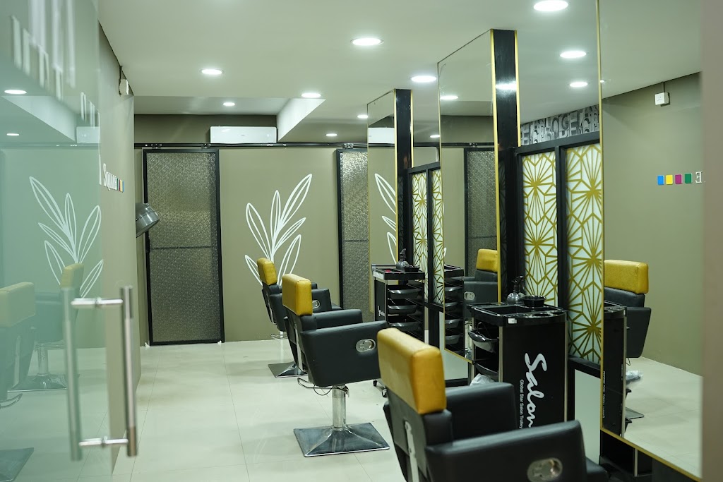 Men She Square Premium Family Salon