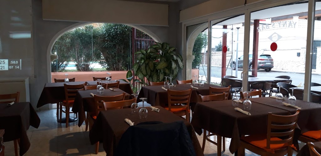 Yany's Bar — Ambiente
